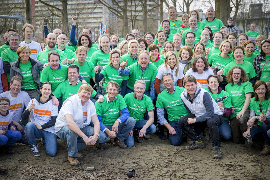 Asser ondernemers, samen met Koning Willem-Alexander en Koningin Máxima, tijdens NLdoet in Assen